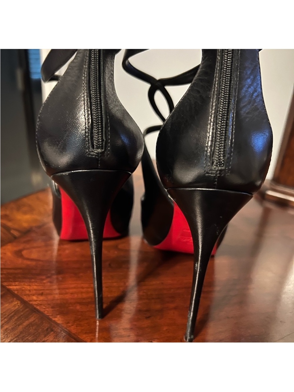 Christian Louboutin Black Leather Pumps with Signature Red Soles 39.5